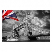Londra - Tower Bridge with colorful flag